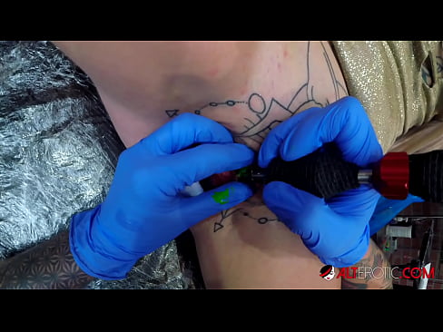 ❤️ Sully Savage mai tsananin jarfa ta yi tattoo a kan kwarin ta ❤ a mu %ha.serviporno.ru ❌❤